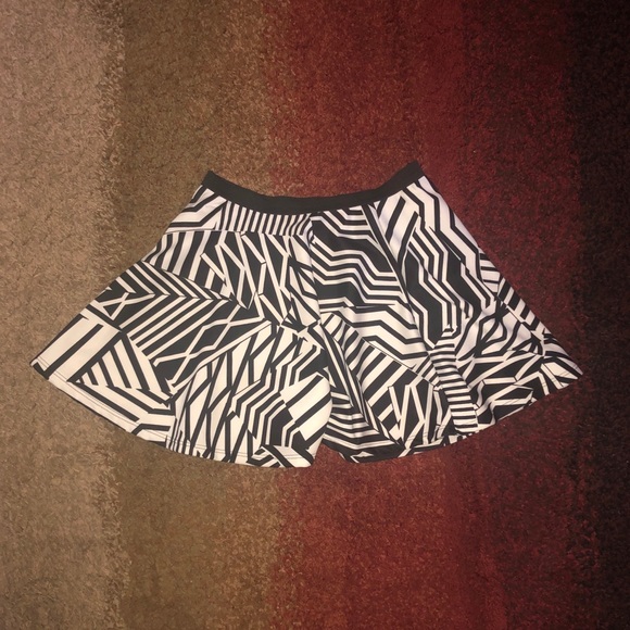 Black and white Patterned skater girl skirt - Picture 2 of 2